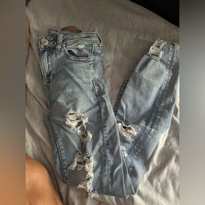 Women’s Ripped American Eagle Jeans